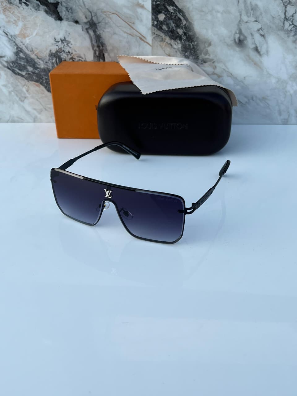 Lou_is vuitto_n 0500